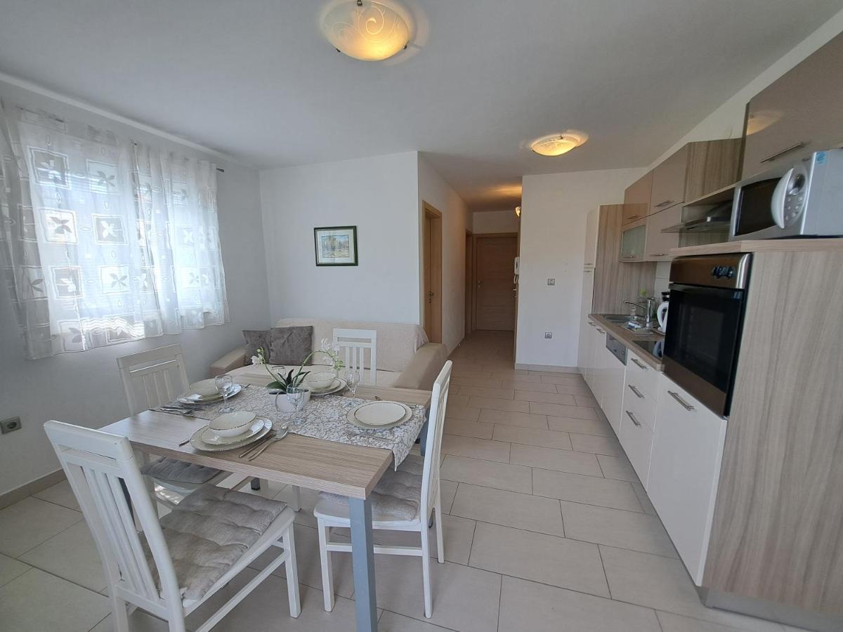 Apartments Fran I Башка Екстер'єр фото