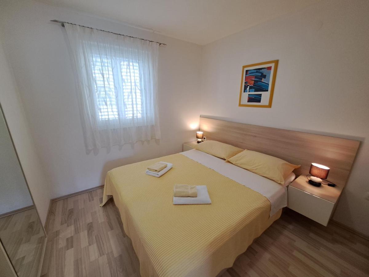 Apartments Fran I Башка Екстер'єр фото